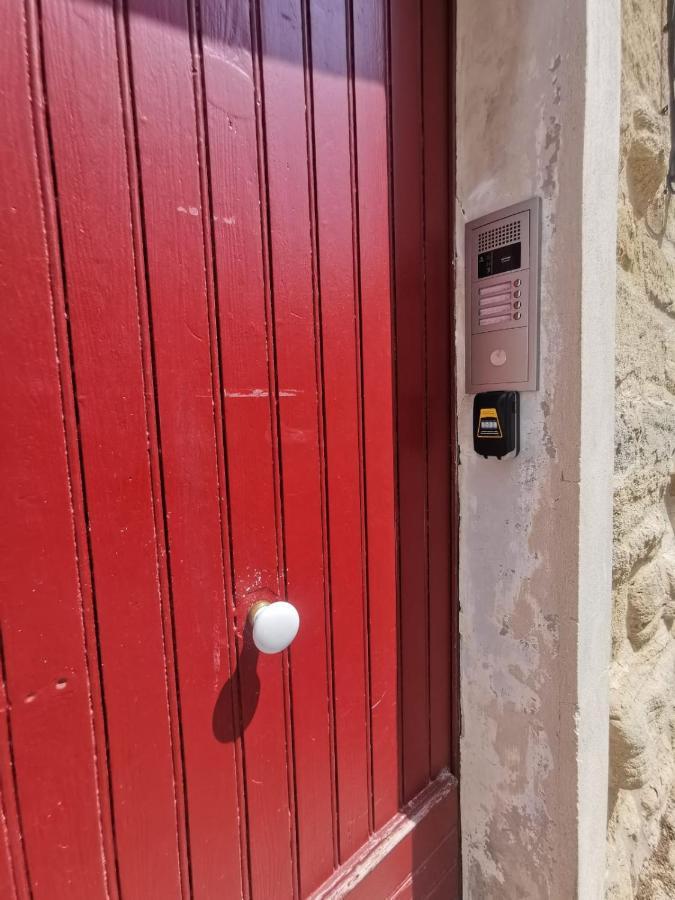 Petit Appart Entier Au Coeur Des Remparts - Netfix Et Connection Fibre Gratuits カルパントラ エクステリア 写真